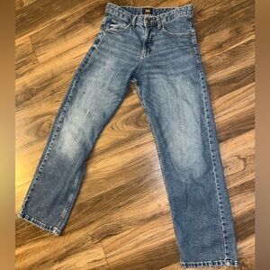 lee blue jens womens mid rize no tags size 30?
